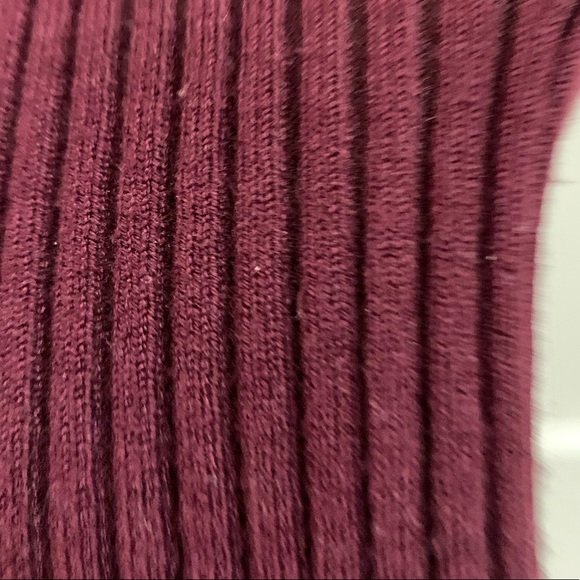 Must have summer off the shoulder crop top! - Picture 4 of 4